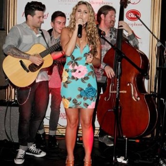 10401801_1445818445672864_717066446_n